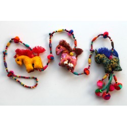 Hanging decoration 3x horse made of fabric wooden beads 105 cm