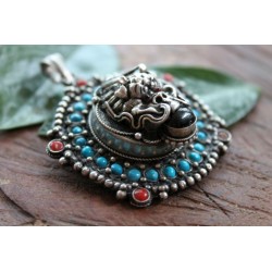 Amulett mit Drachenkopf aus Nepal Türkis Koralle