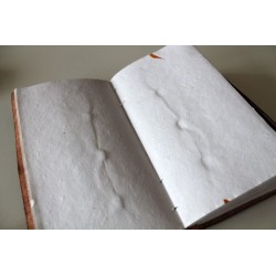B-Ware: Notizbuch / Tagebuch mit verziertem Echtledereinband 23x13 cm