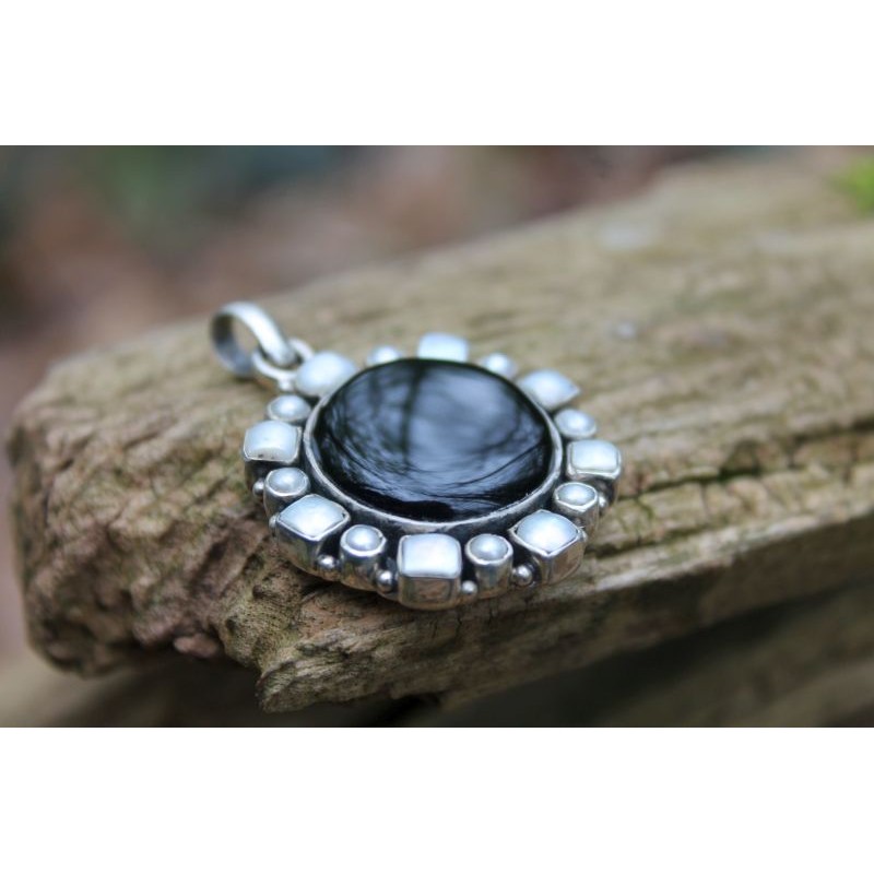 Silberanhänger mit Perlen