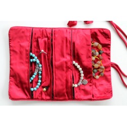 Jewelery pouch jewelery storage made of kusty silk, red