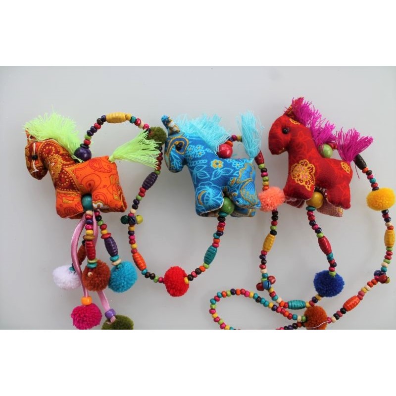 Hängedeko 3x Pferd aus Stoff Holzperlen