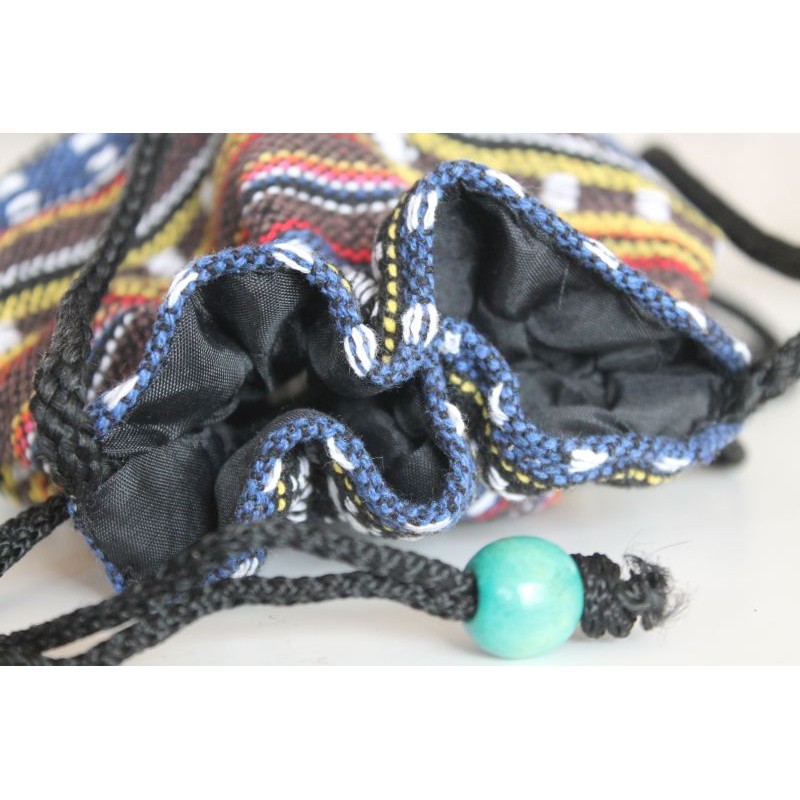 Auch die Farbe der beiden Holzperlen kann von den Fotos abweichen.