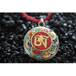 Tibetisches Amulett Talisman Buddhismus OM Symbol Rot