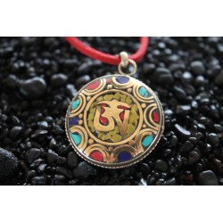 Tibetisches Amulett Talisman Buddhismus OM Symbol Gelb