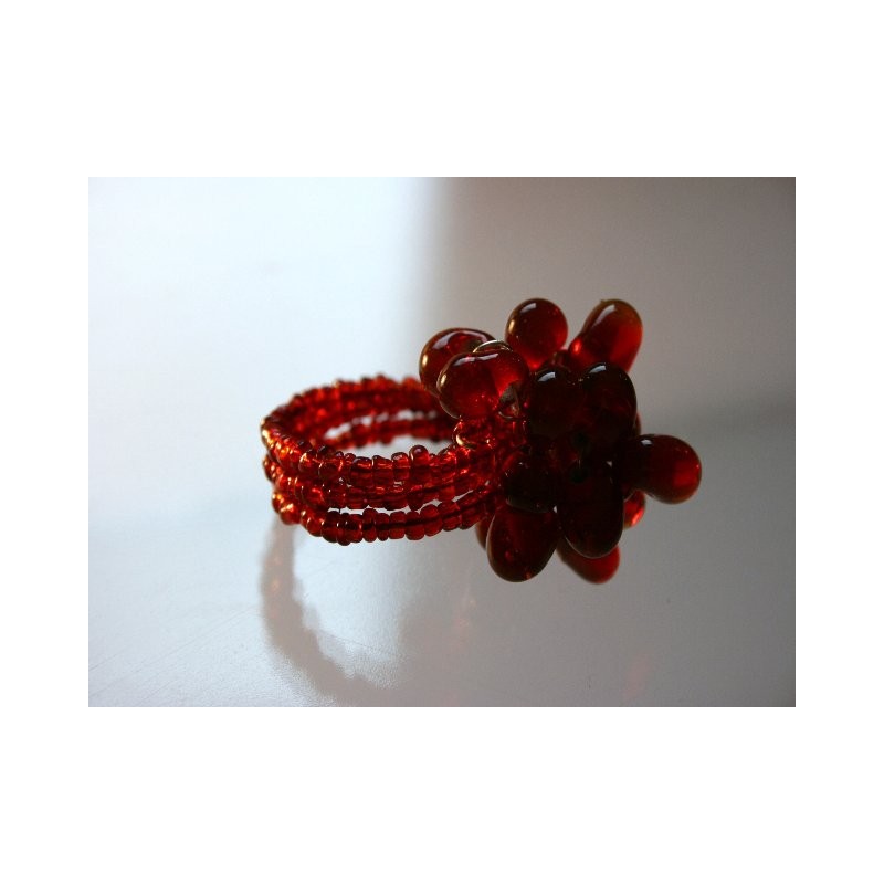 Ring aus Glasperlen rot