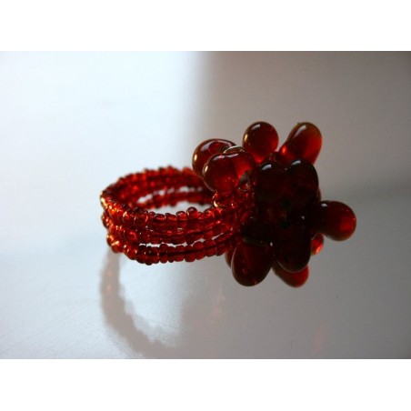 Ring aus Glasperlen rot