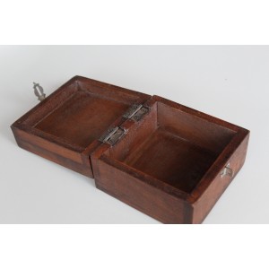 Holzkästchen mit bemalter Keramikfliese