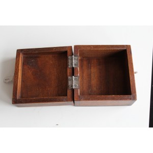 2. Wahl. Holzkästchen mit bemalter Keramikfliese