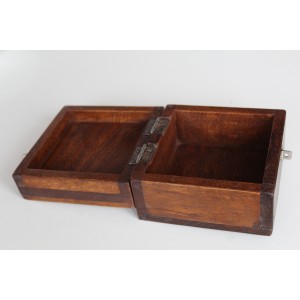 Holzkästchen mit bemalter Keramikfliese