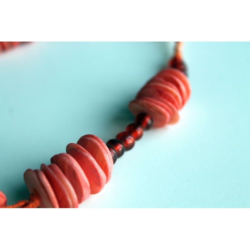 copy of Kette mit verschieden bunden Perlen